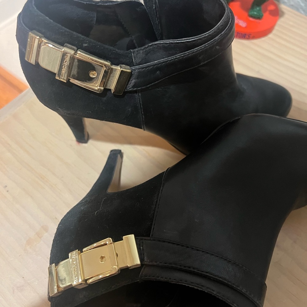 Black suede women’s Vince Camuto black booties - Picture 5 of 7